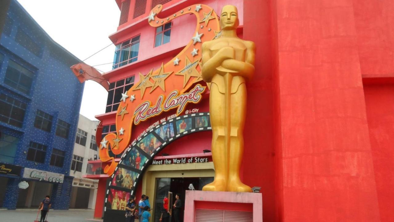 Sinar Rasa Homestay At I-Soho, I-City シャー・アラム エクステリア 写真 The entrance of the wax museum