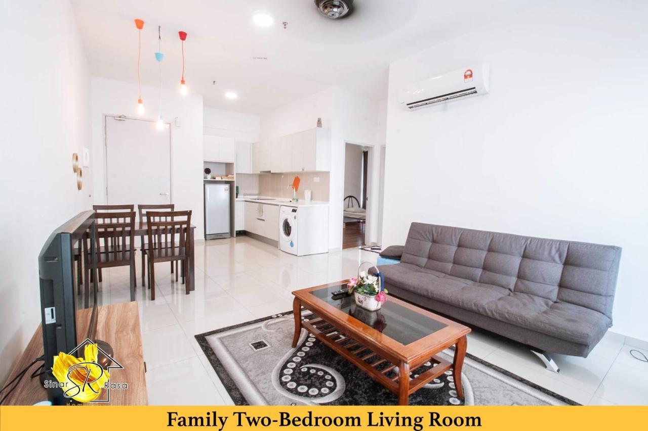 Sinar Rasa Homestay At I-Soho, I-City シャー・アラム エクステリア 写真 Family Two-Bedroom Living Room